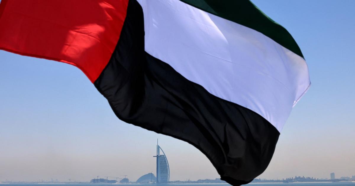 الإمارات تعلن اعتراض 16 صاروخا باليستيا و42 مسيرة من إيران
