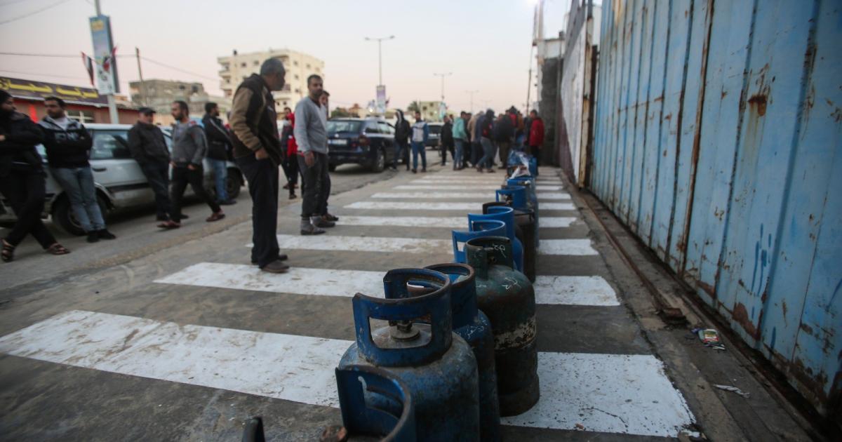 06:24 م هيئة البترول في غزة تحذر من 