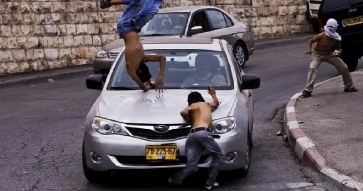 02:21 م مستوطن يدهس طفلة ويصيبها بجروح جنوب الخليل