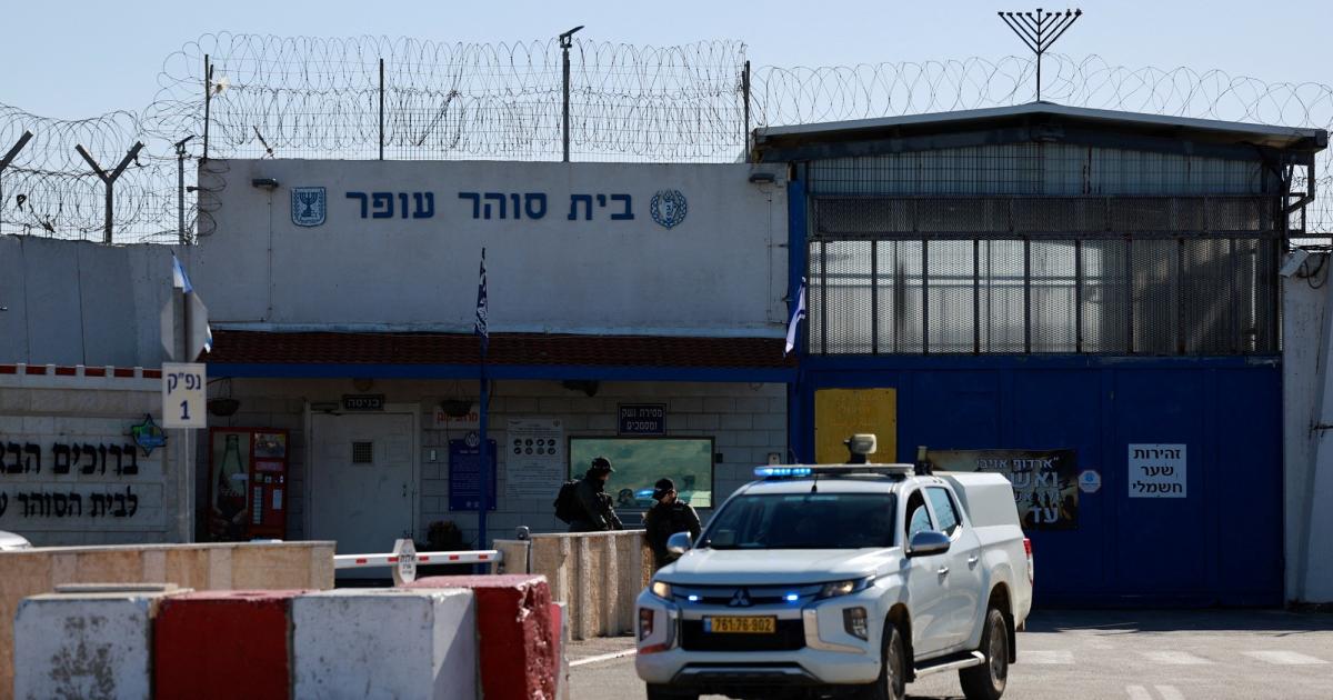 هيئة الأسرى: ثلاثة أسرى يعانون من أوضاع صحية حرجة في "عوفر، ومجدو" 