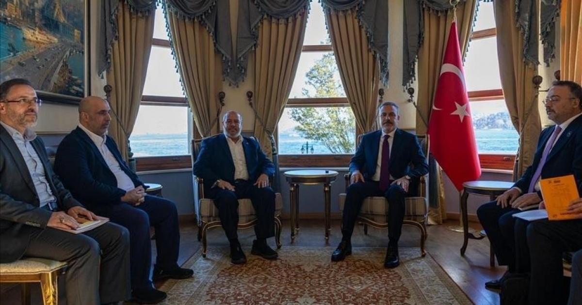 عاجل وزير الخارجية التركي يبحث مع وفد حماس اتفاق غزة ويصفه بـ "الهش" 