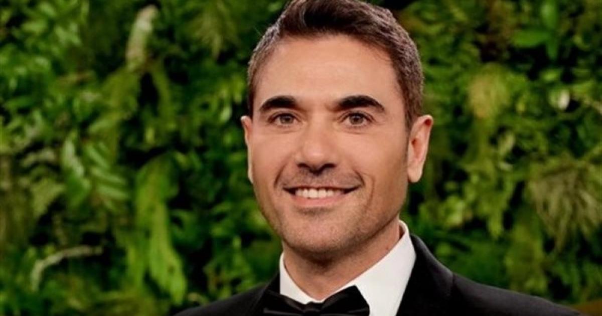 اسرار – حقيقة زواج أحمد عز من مساعدته.. القصة كاملة