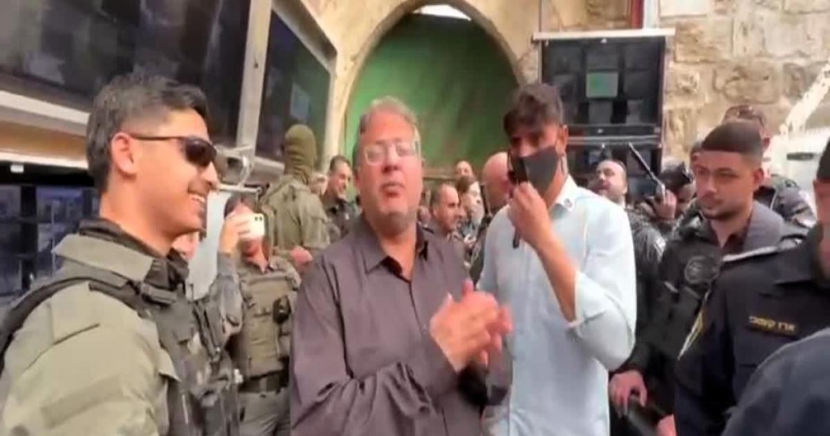 02:14 م بن غفير يقتحم محيط المسجد الأقصى ويعقد اجتماعا أمنيا