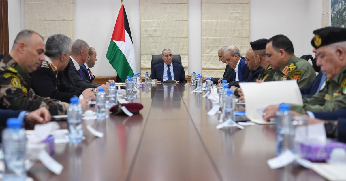 بالصور: الشيخ يترأس اجتماعاً أمنياً لبحث مستجدات غزة والضفة