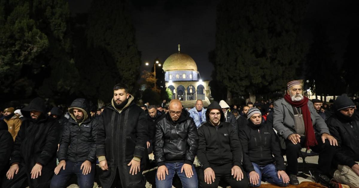 08:06 م القدس : نحو 40 ألف مصلٍ يؤدون صلاتي العشاء والتراويح