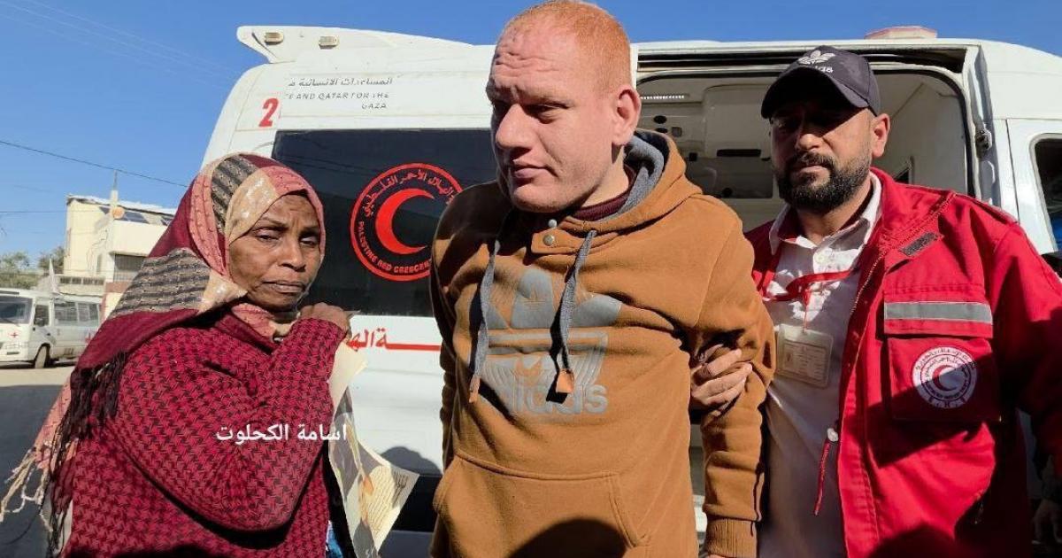 بالأسماء: الاحتلال يُفرج عن 4 أسرى من قطاع غزة (صور)