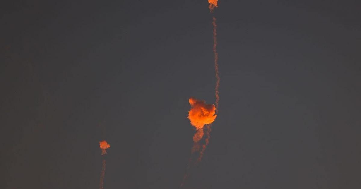 الضربة الأولى لإيران: استهداف القيادة والصواريخ وتأمين هرمز