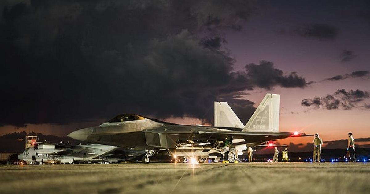 08:21 م وصول سرب مقاتلات أميركية من طراز F-22 إلى إسرائيل