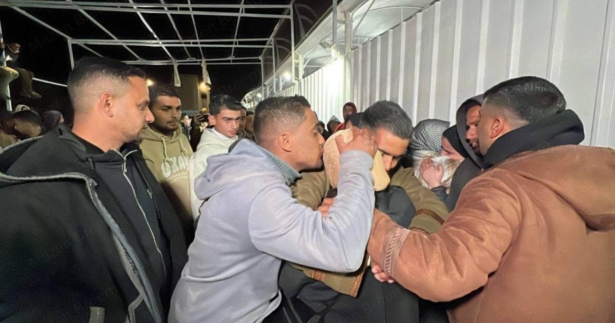 10:33 ص وصول 46 فلسطينيا بينهم مرضى وأطفال إلى غزة عبر معبر رفح
