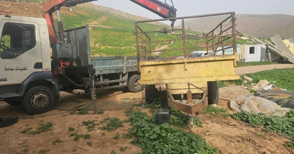 09:56 ص المستوطنون يجبرون 15 عائلة على تفكيك مساكنها والرحيل عنها في الأغوار