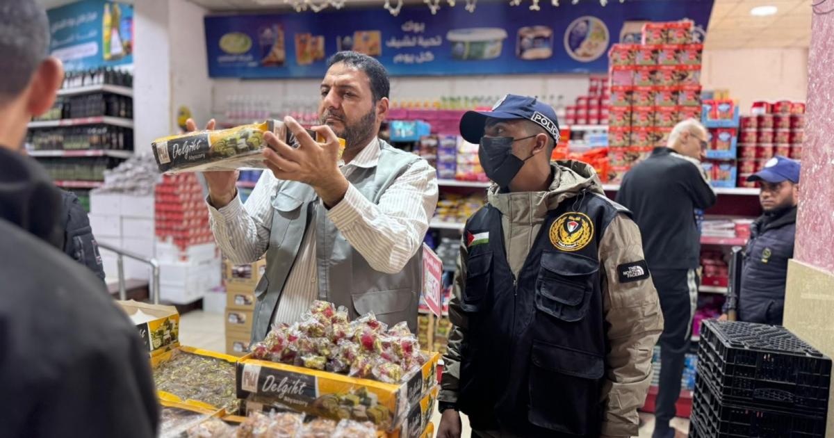 بالصور: غزة .. حملة حكومية لضبط الأسعار ومحاسبة المتلاعبين بالأسعار