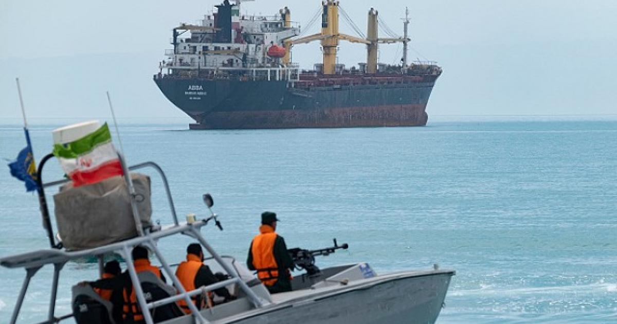 إيران: السيطرة الكاملة على مضيق هرمز