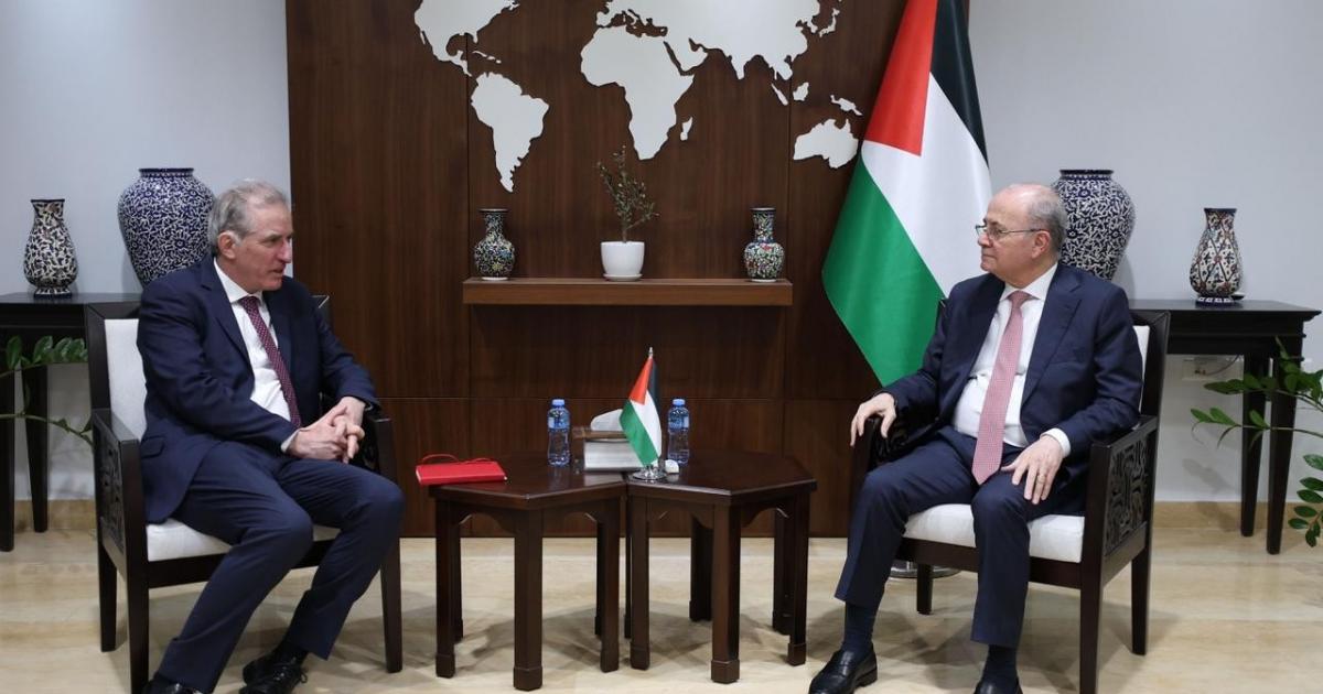 12:42 م مصطفى يبحث مع مسؤول أوروبي آخر المستجدات الفلسطينية