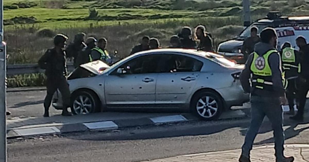 بالفيديو والصور: الاحتلال يطلق النار على شابين قرب مفترق زعترة جنوب نابلس