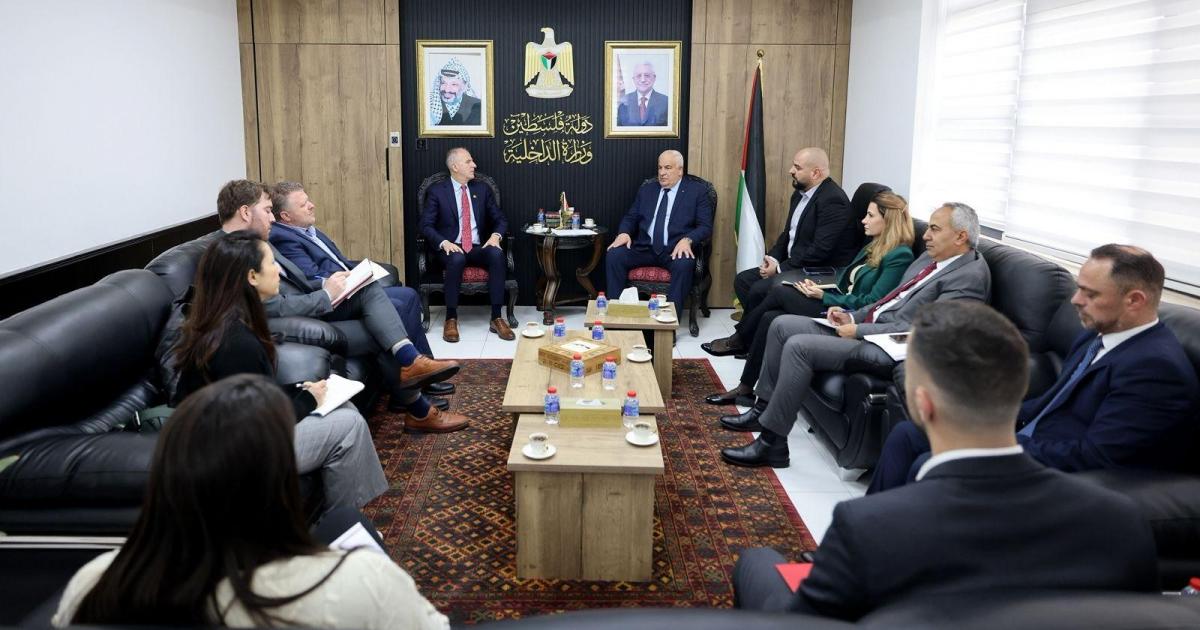 تفاصيل لقاء وزير الداخلية مع رئيس مكتب الممثلية الكندية لدى فلسطين