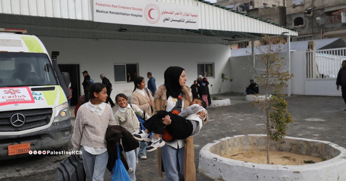 الهلال الأحمر الفلسطيني ينفذ عملية إجلاء طبي جديدة عبر معبر رفح