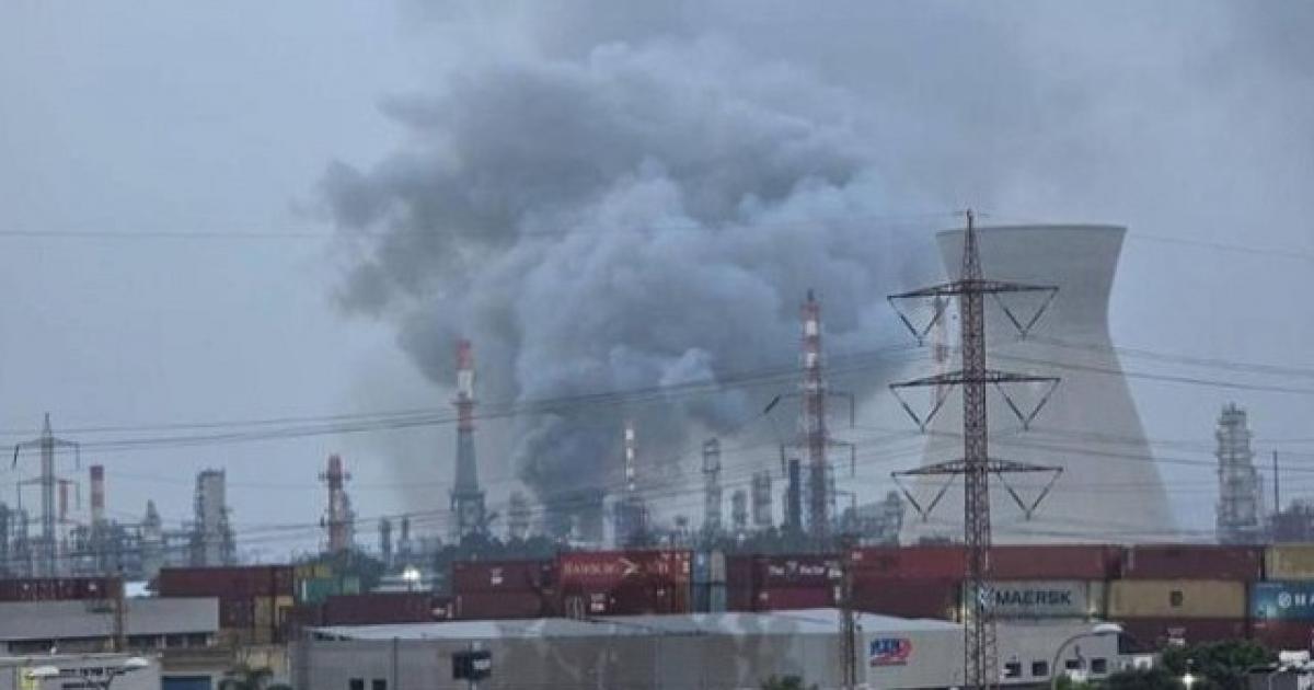 إسرائيل تُقرّ بقصف صواريخ إيرانية لمصافي حيفا