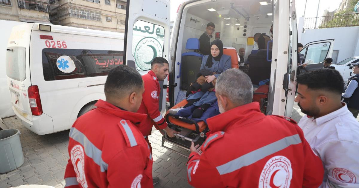 11:34 ص إجلاء مرضى عبر معبر رفح لتلقي العلاج في الخارج بمشاركة الهلال الأحمر