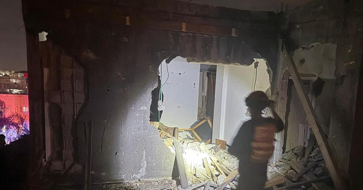 08:52 ص إسرائيل: 80 إصابة وتضرر منازل ومركبات إثر سقوط صاروخ إيراني في الزرازير