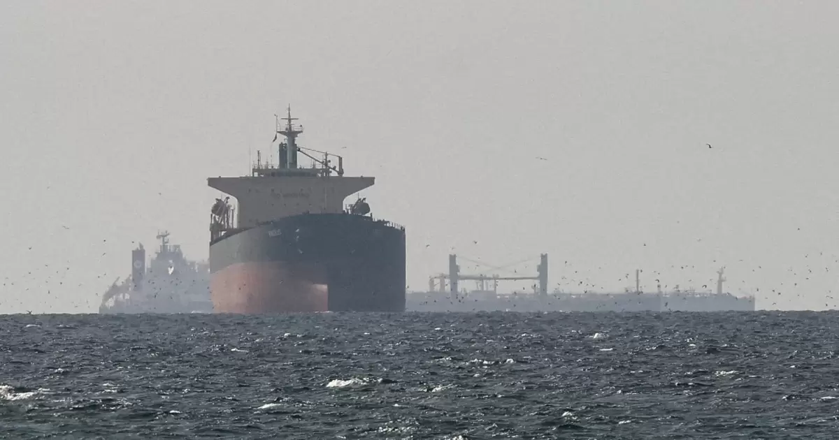 ترامب يبحث السيطرة على جزيرة خرج أو احتلالها لإجبار إيران على فتح مضيق هرمز
