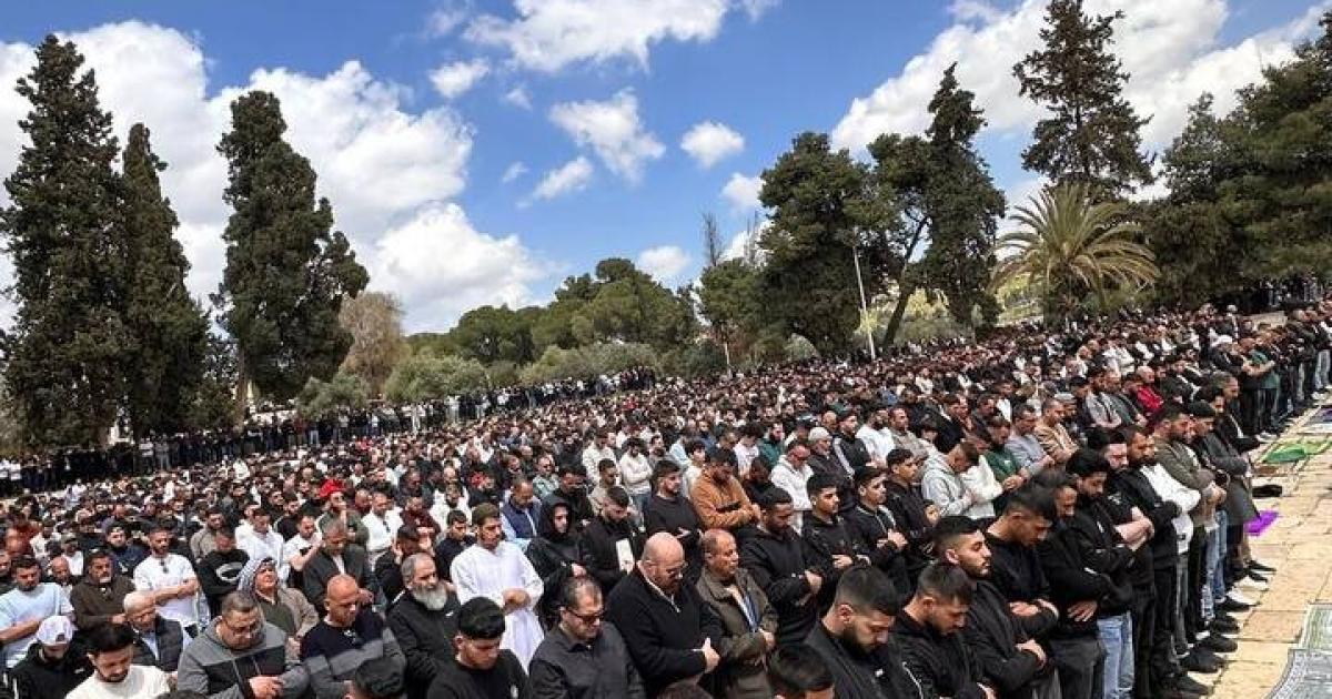 100 ألف مصلٍ يؤدون الجمعة في المسجد الأقصى