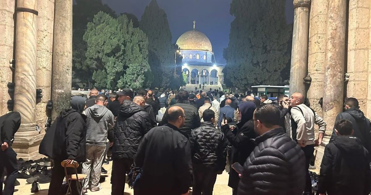 3 آلاف مصل يؤدون صلاة الفجر في "الأقصى" بعد 40 يوما من إغلاقه