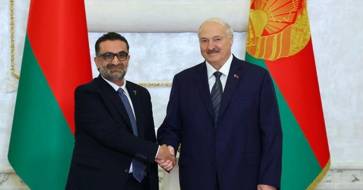 الشخرة يسلم أوراق اعتماده للرئيس البيلاروسي سفيراً فوق العادة لدولة فلسطين