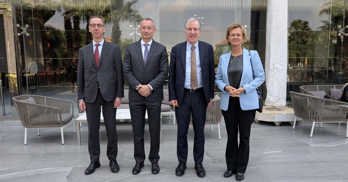 ملادينوف يبحث مع الاتحاد الأوروبي بالقاهرة ترتيبات المرحلة الثانية في غزة