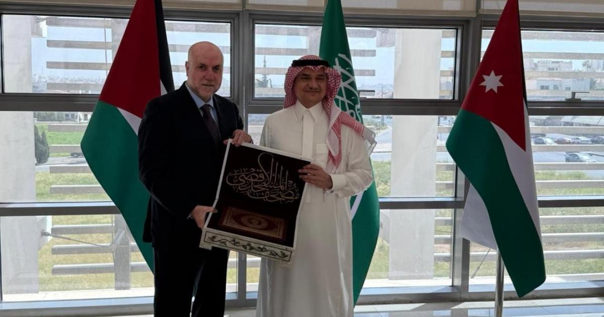 08:02 م الهباش يبحث مع السفير السعودي تطورات الأوضاع في الأراضي الفلسطينية