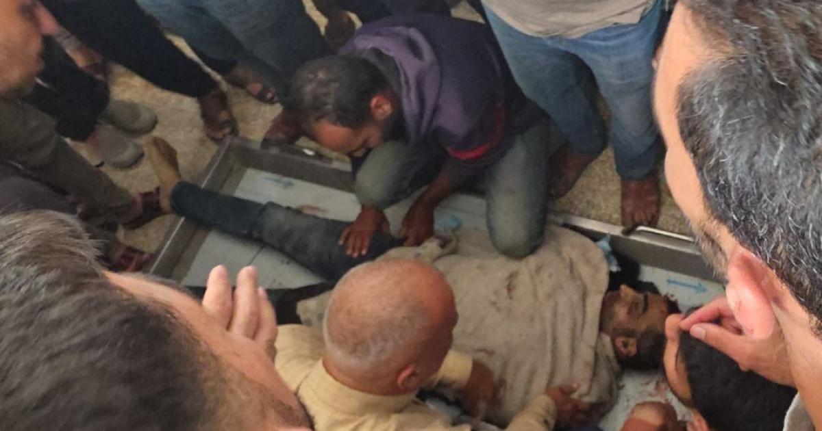 شاهد: غزة الآن: ثلاثة شهداء جراء استهداف الاحتلال لمحيط مستشفى شهداء الأقصى