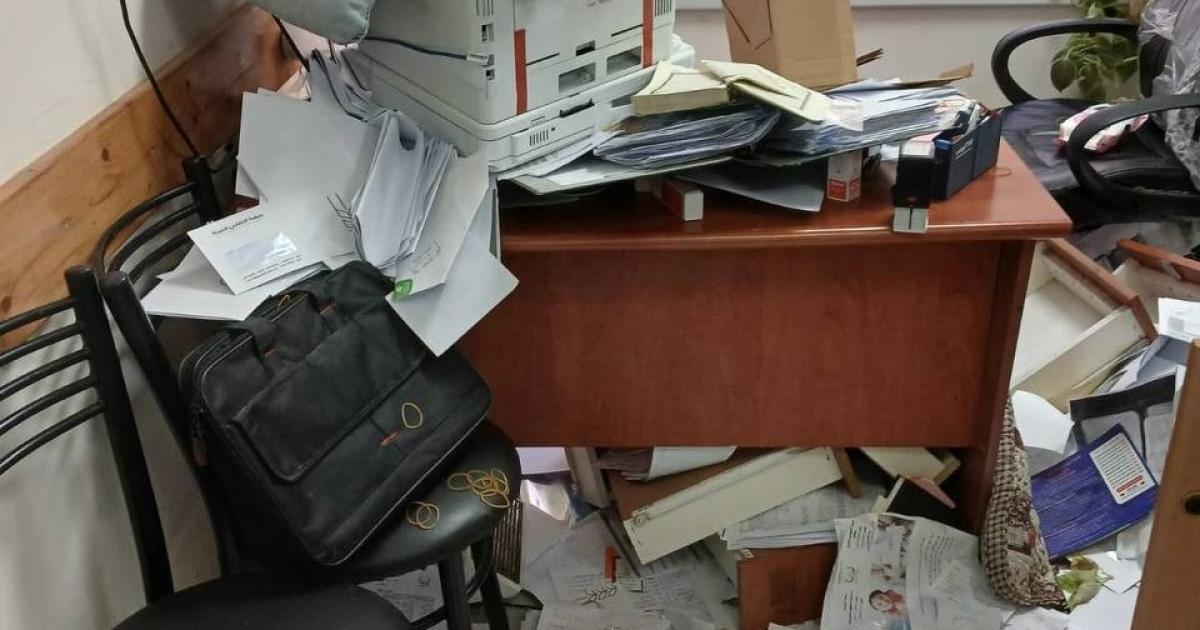 بالصور: الاحتلال يقتحم مقر جمعية التضامن الخيرية في نابلس