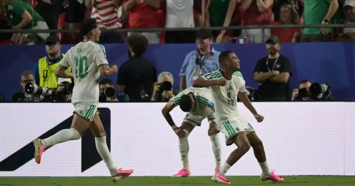 07:13 ص نتيجة وملخص مباراة الجزائر والنمسا في كأس العالم 2026.. سيناريو دراماتيكي يؤهل محاربي الصحراء