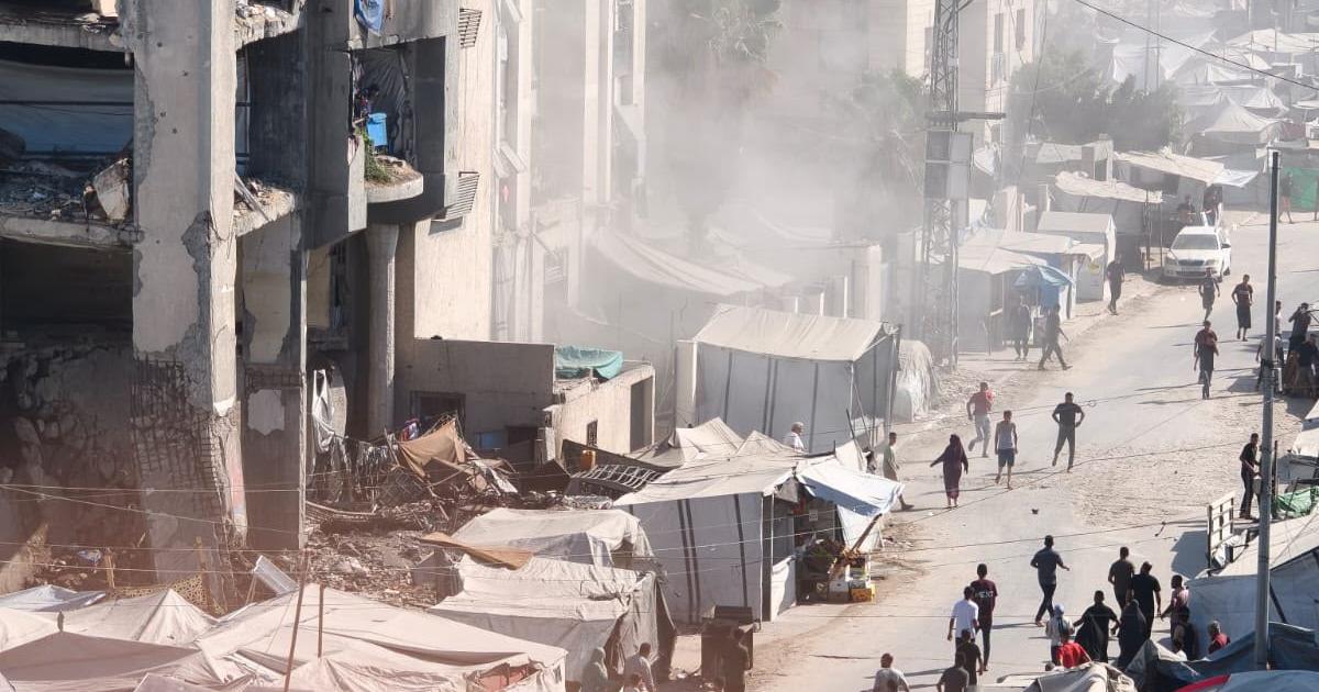 09:14 ص إصابات جراء غارة جوية إسرائيلية استهدفت مركز إيواء غرب مدينة غزة
