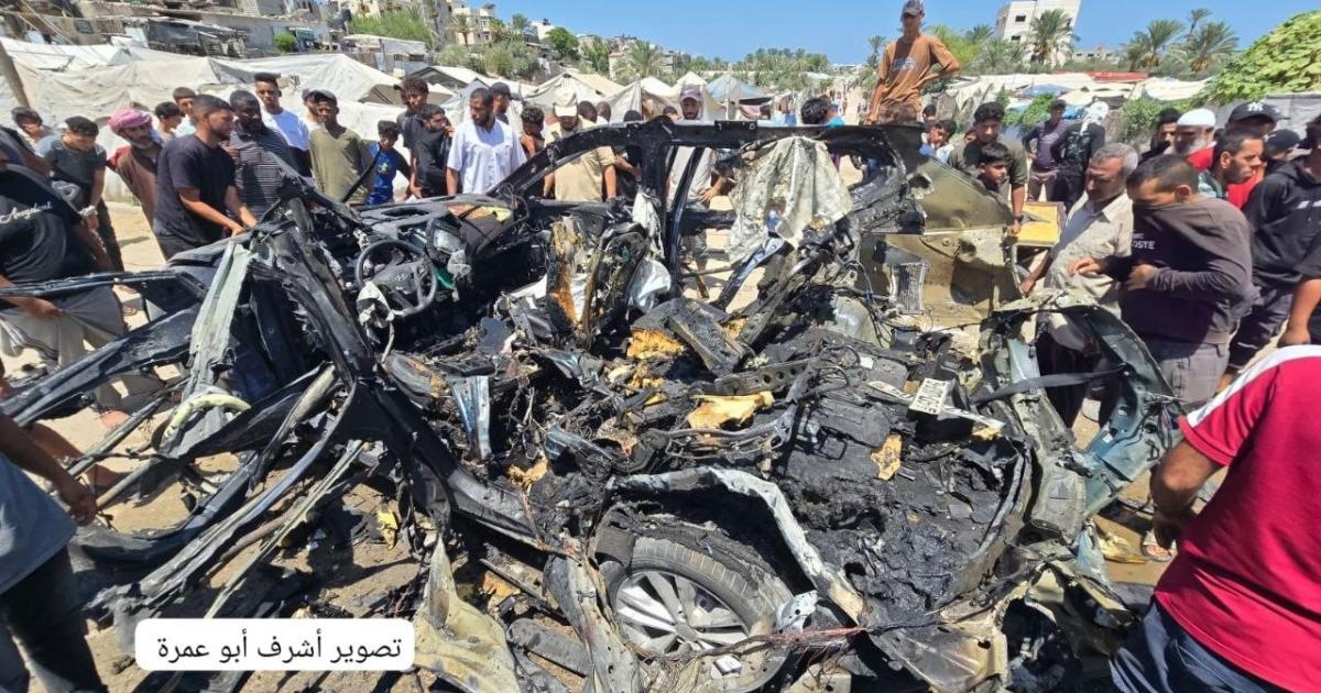 11:52 ص شهيدان وإصابات في قصف إسرائيلي استهدف مركبة جنوبي دير البلح