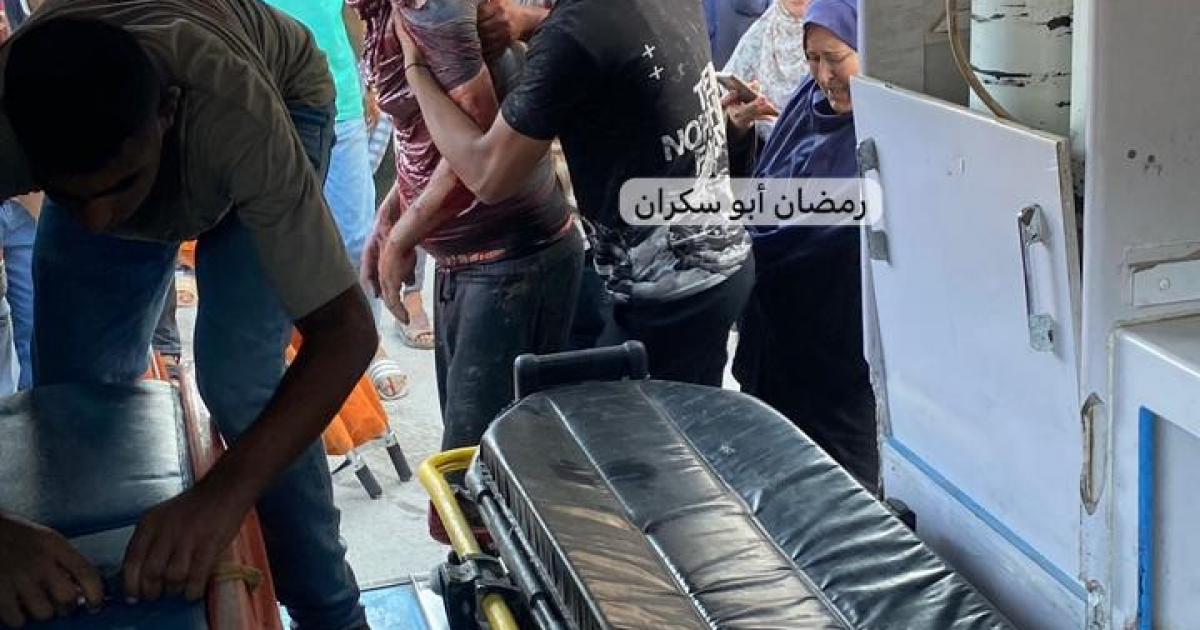 07:02 م شهيدان بقصف إسرائيلي قرب مفترق السامر وسط مدينة غزة