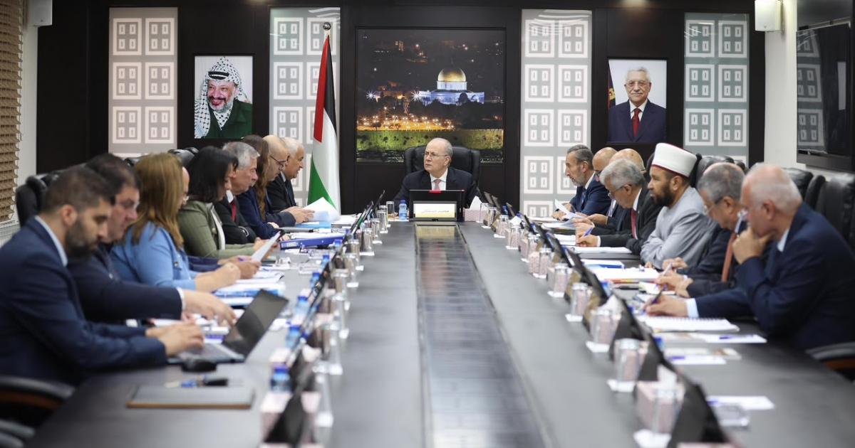 05:30 م الحكومة الفلسطينية تصدر حزمة من القرارات الجديدة خلال جلستها الأسبوعية