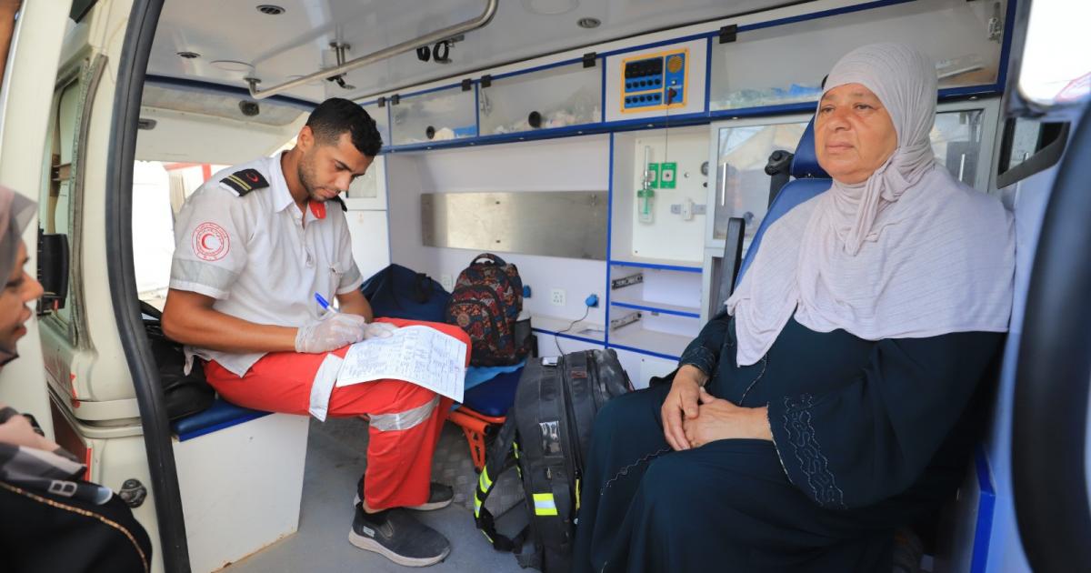 11:06 ص الهلال الأحمر يجهز 35 مريضًا لإجلائهم للعلاج خارج غزة
