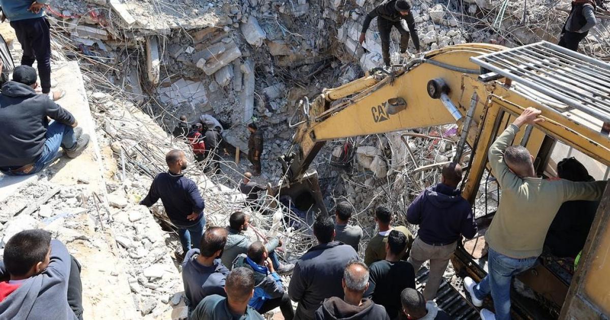 الأشغال العامة: نواجه أزمة 40 مليون طن من الركام في غزة بحفار واحد