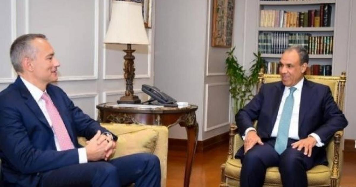 وزير خارجية مصر يبحث مع ملادينوف مستجدات غزة واستكمال تنفيذ خارطة الطريق