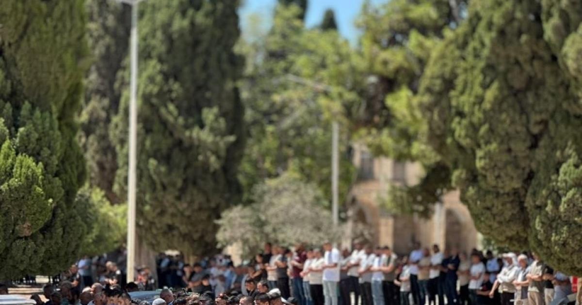 03:01 م 70 ألفا يؤدون صلاة الجمعة في المسجد الأقصى