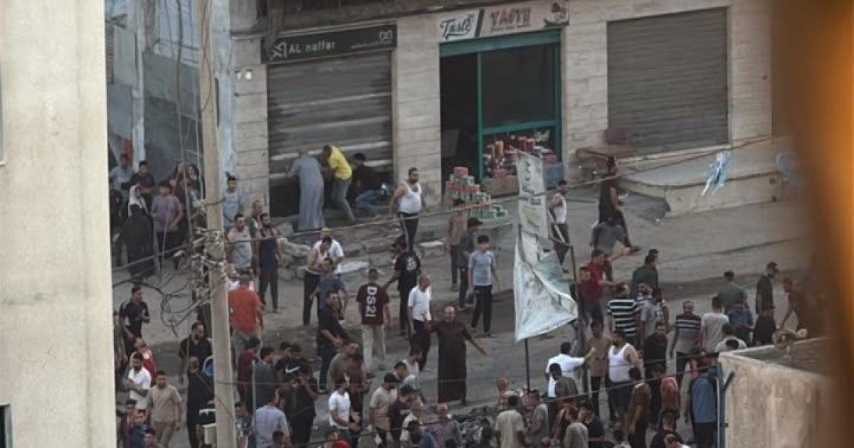07:30 م شهيد وإصابات في غارة إسرائيلية على شارع الثلاثيني بمدينة غزة