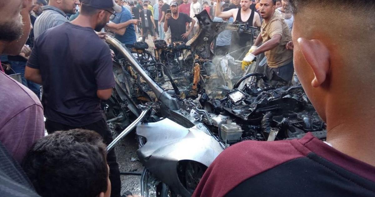 محدث بالفيديو والصور: شهيدان أحدهما طفلة وإصابات باستهداف إسرائيلي لمركبة غرب مدينة غزة
