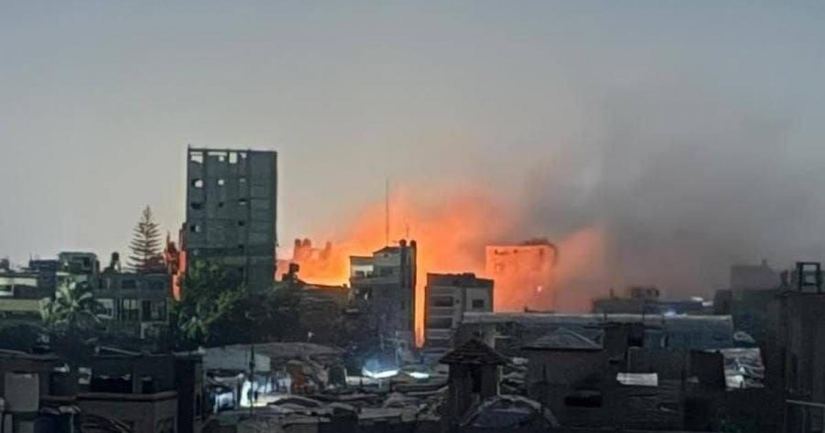 بالفيديو: شهيد وقصف منزل في غارات إسرائيلية على مخيم النصيرات وسط قطاع غزة
