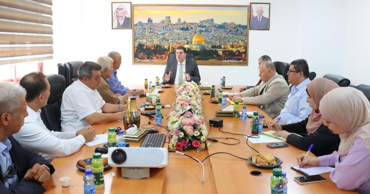 وزير النقل يبحث مع نقابة أصحاب مكاتب التكسي تنظيم وأتمتة قطاع النقل