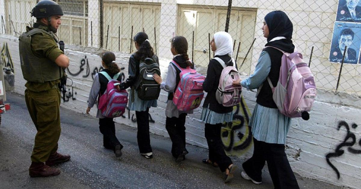 الخليل: 80 ألف طالب محرومون من التعليم الوجاهي نتيجة إغلاقات الاحتلال