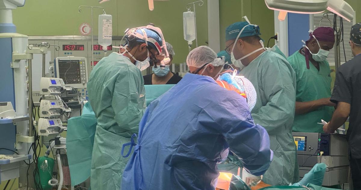 غزة: مستشفى القدس يستأنف عمليات القلب المفتوح ويستضيف وفدا أمريكيا متخصصا
