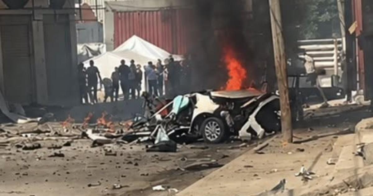 محدث: شهيد ومصابون في غارة إسرائيلية استهدفت مركبة بحي التفاح بغزة