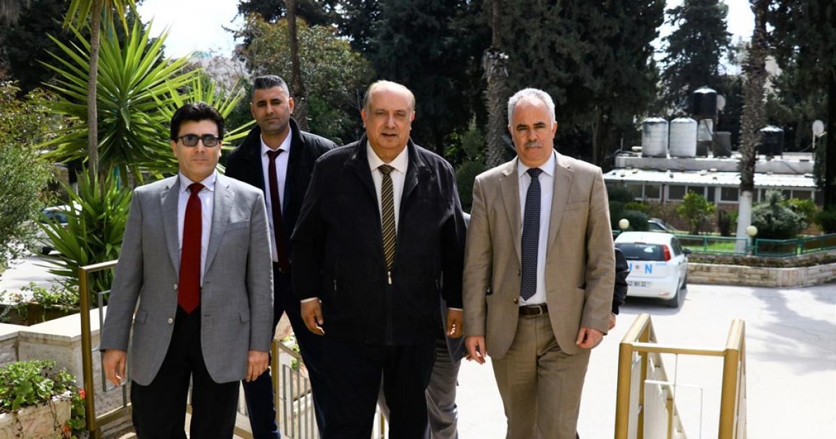بالصور: أبو مويس: سنقدم كل ما يمكن لدعم وتطوير الكليات التابعة للأونروا ...