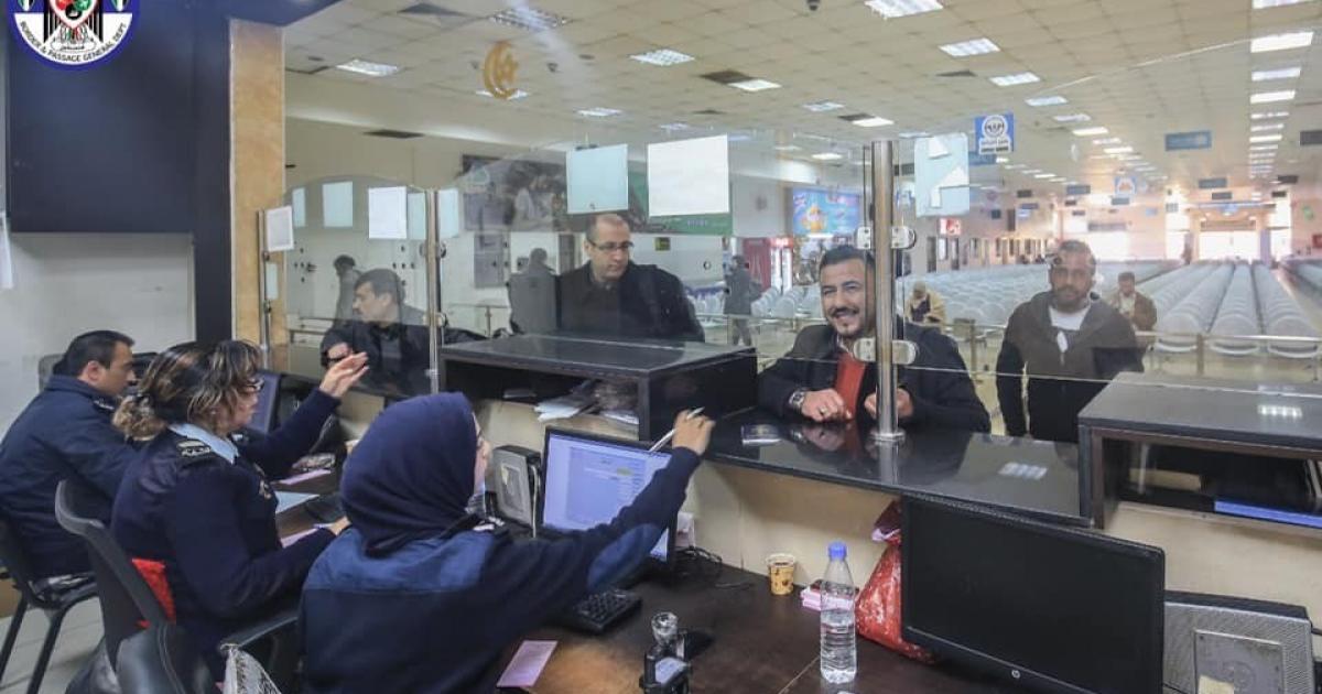 11:51 ص عبور 10 آلاف مواطن عبر معبر الكرامة وتوقيف 24 مطلوباً