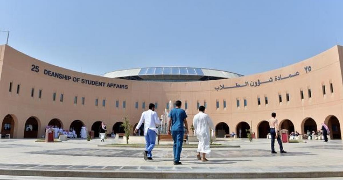 جامعة الملك فيصل تحتفي بتخريج الدفعة الـ40 من طلابها وكالة سوا الإخبارية